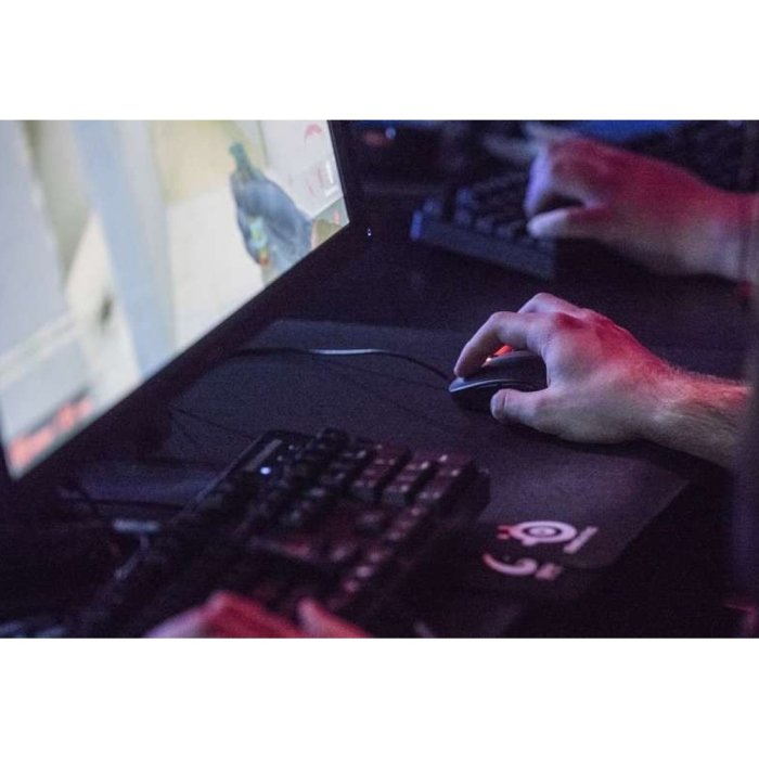 SteelSeries QCK Mini Cloth Gaming Mouse Pad Medium (320x270x2mm) Micro-Woven Surface For Optical & Laser Sensors, Non-Slip Rubber Base - Image 2
