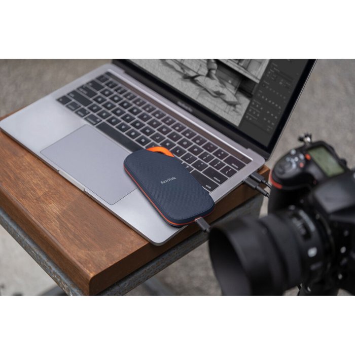 SanDisk Extreme Pro With USB4 2TB Portable SSD Water & Dust Resistant UpT0 3800MB/s Read & Upto 3700 Write Compatibility Window, MacOS 14+, XBox Series X|S & PS5 - Image 2